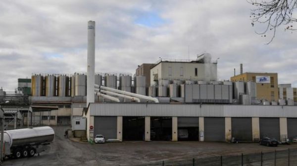 英媒:法国乳品巨头全球召回受污染婴儿奶粉 中国在列_《参考消息》官方网站