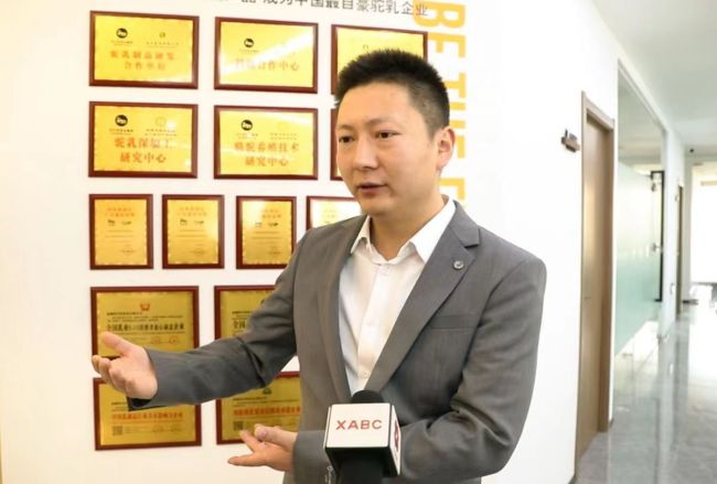 依巴特乳业科研团队发布驼乳科研成果